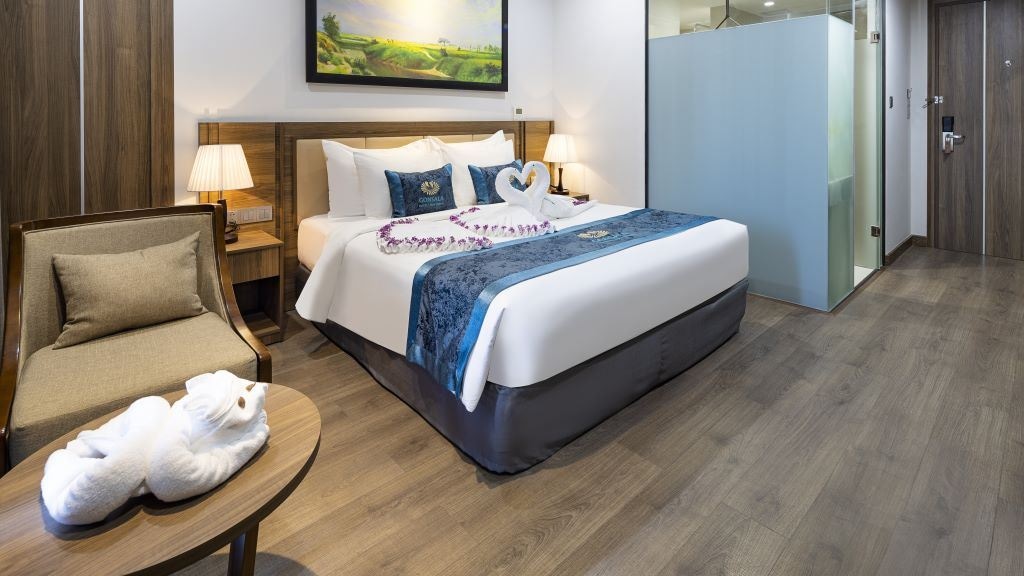 rooms-premier-city-view-with-balcony