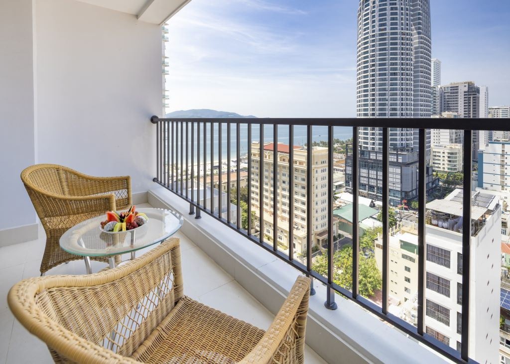 rooms-premier-partial-sea-view-with-balcony