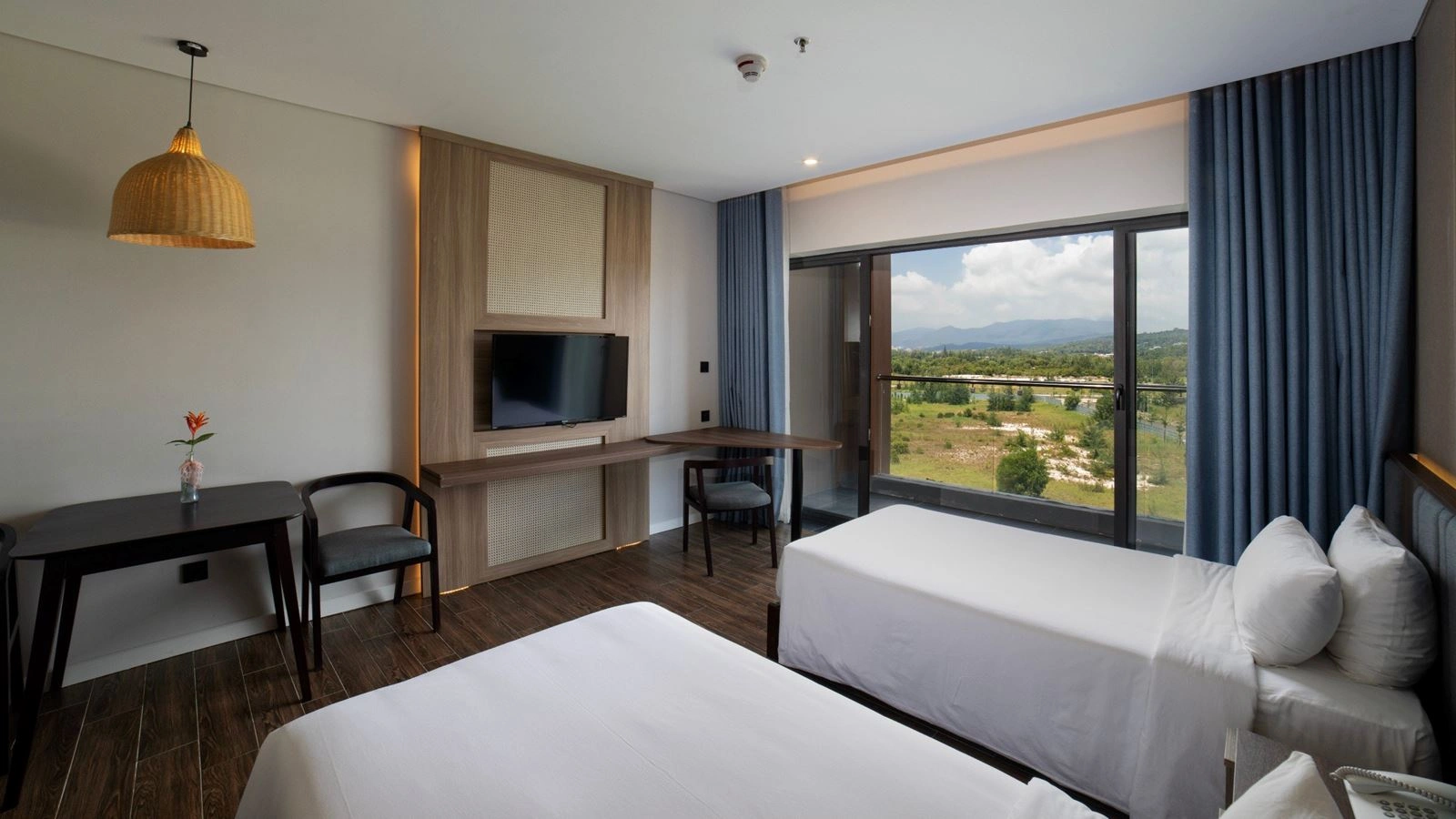 rooms-deluxe-mountain-view
