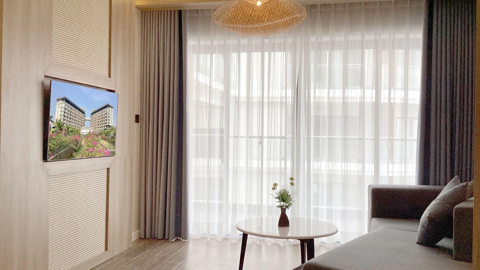 rooms-premier-suit-city-view