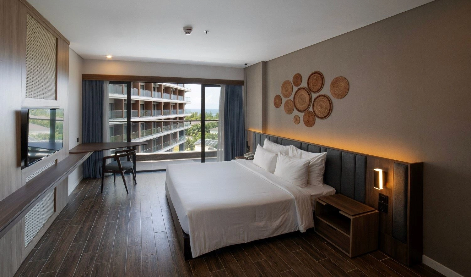 rooms-premier-suit-city-view