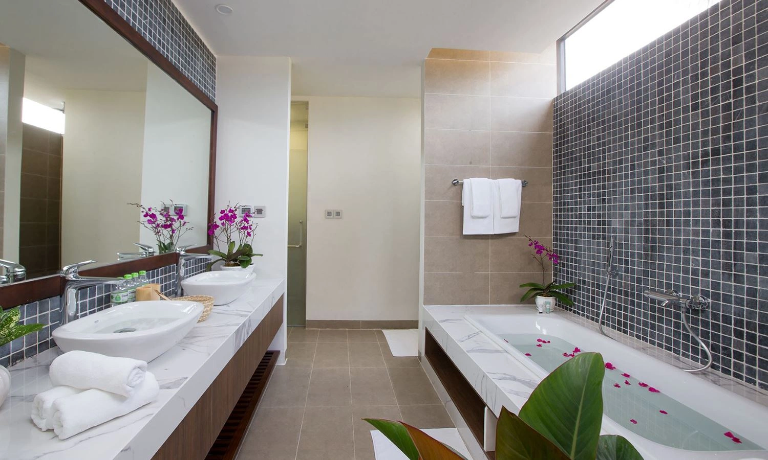 rooms-villa-3-bedroom-beachfront