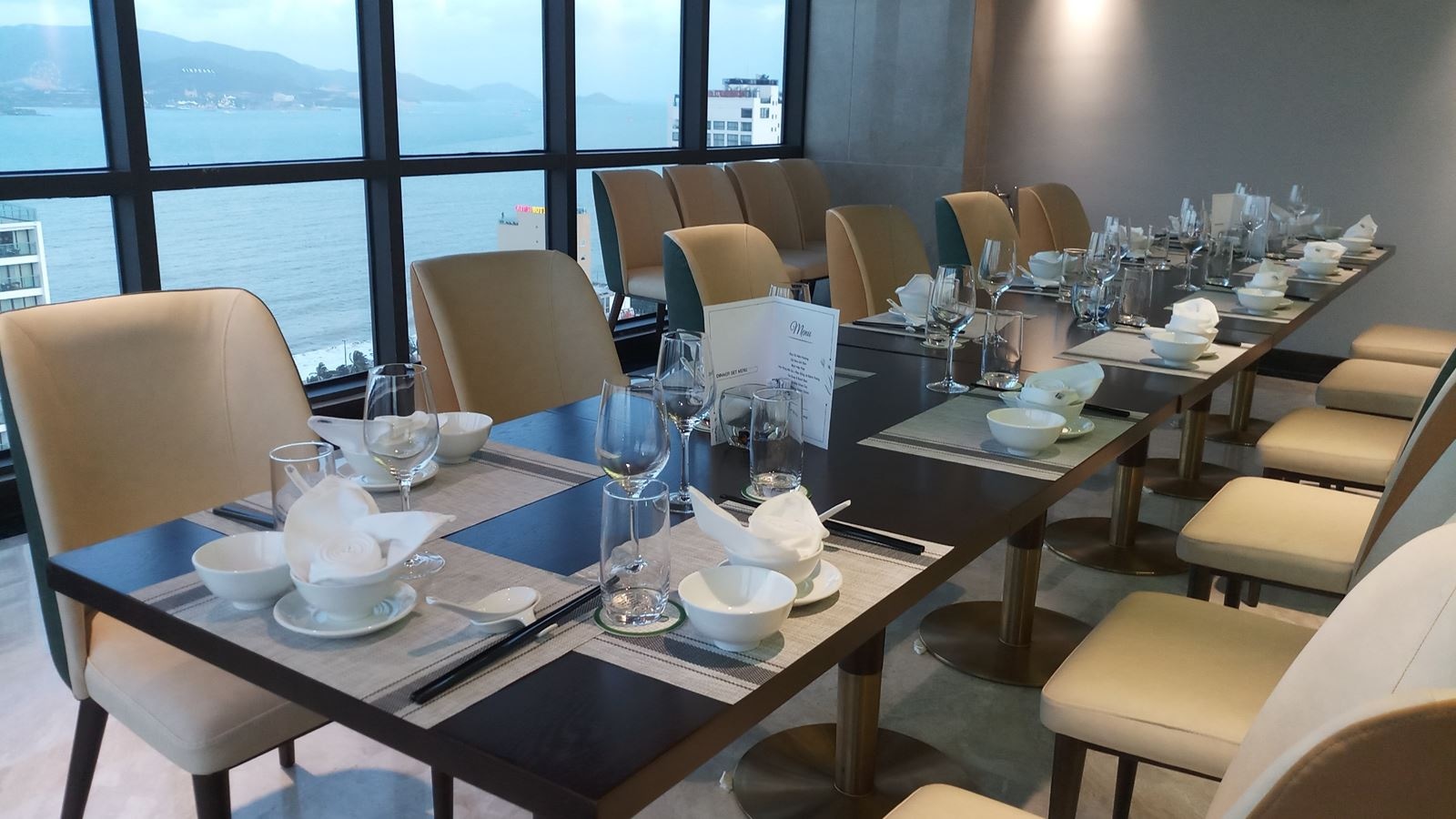 restaurants-sunset-lounge