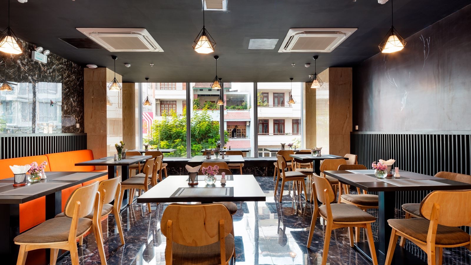 restaurants-restaurants