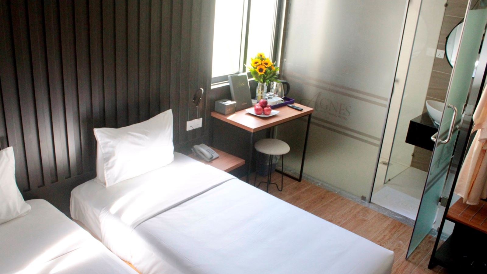 rooms-junior-city-view