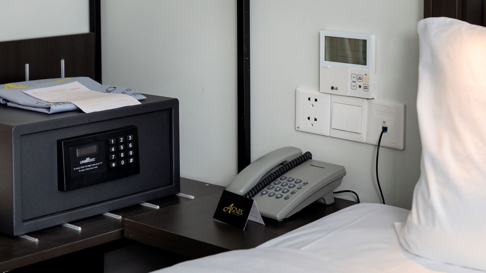 rooms-junior-city-view