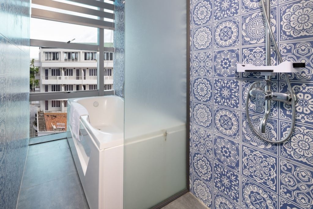 rooms-senior-deluxe-partial-seaview-child-without-extra-bed