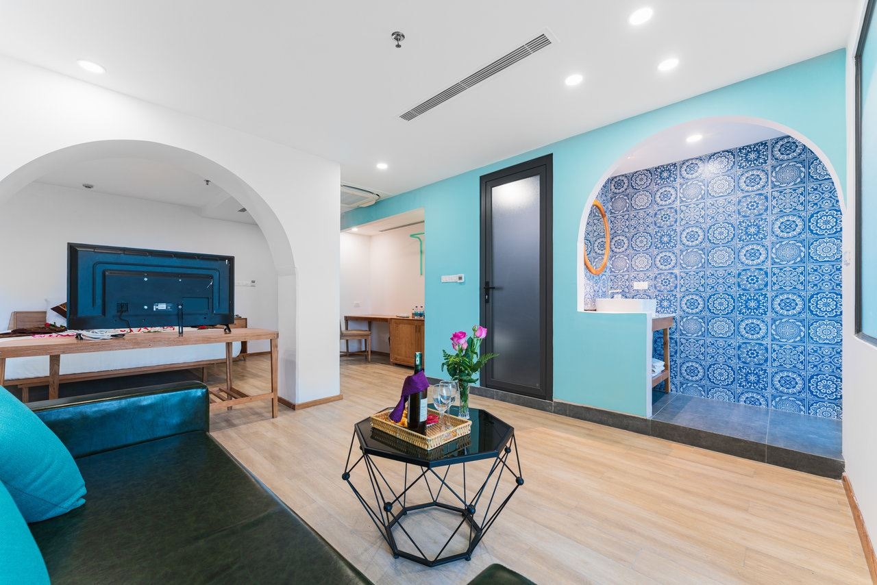 rooms-suite-sea-view-with-balcony