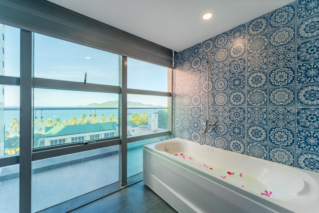 rooms-suite-sea-view-with-balcony