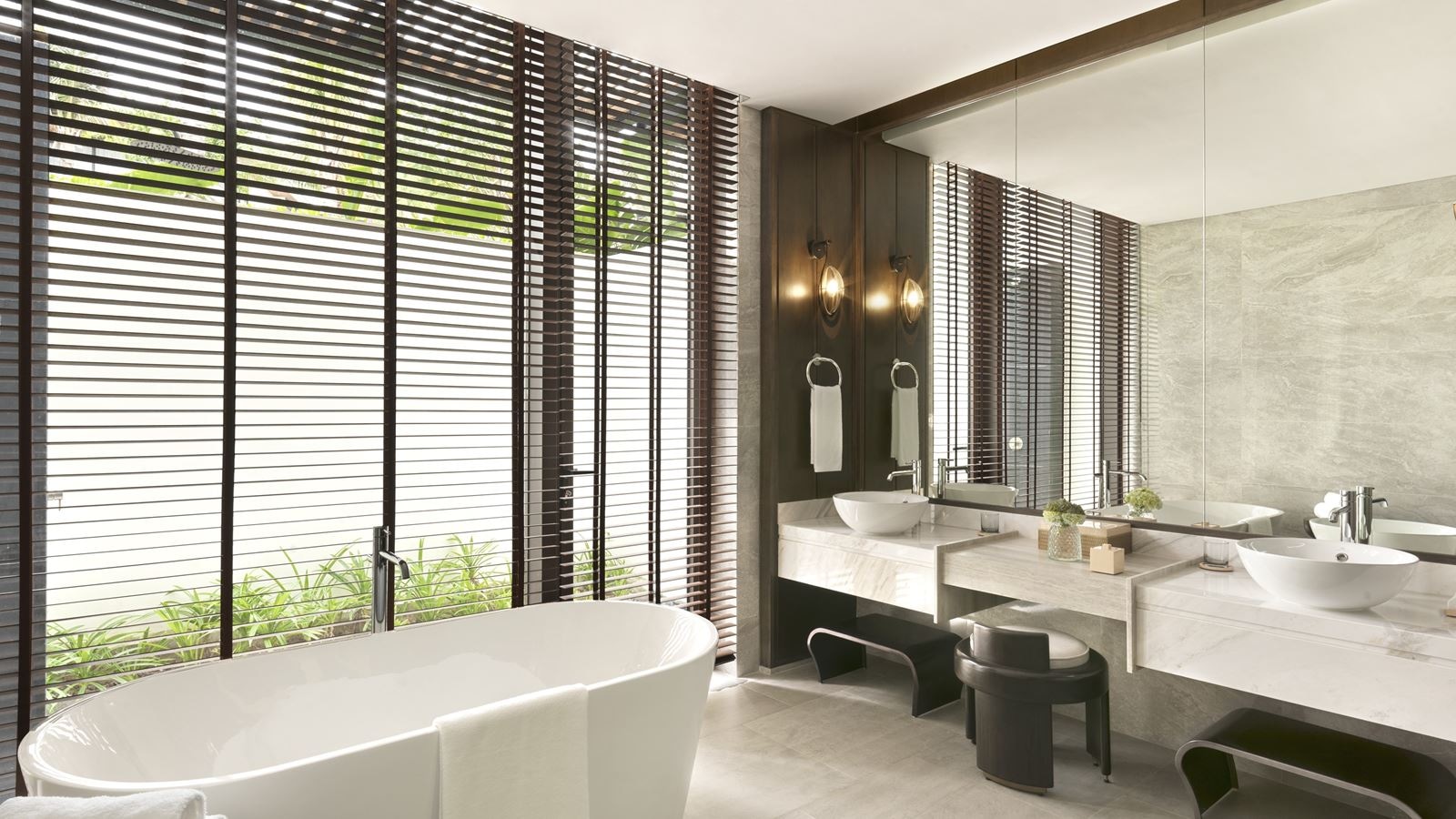 rooms-lush-villa-one-bedroom-with-pool