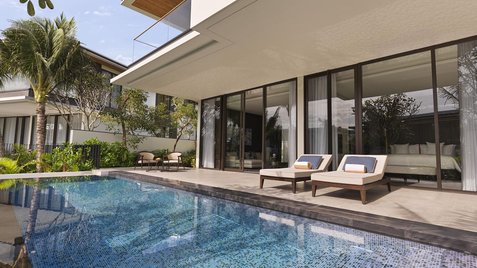 rooms-lush-villa-one-bedroom-with-pool