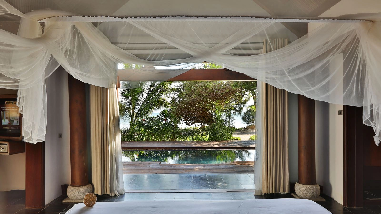 rooms-beach-pool-villa-two-bedrooms