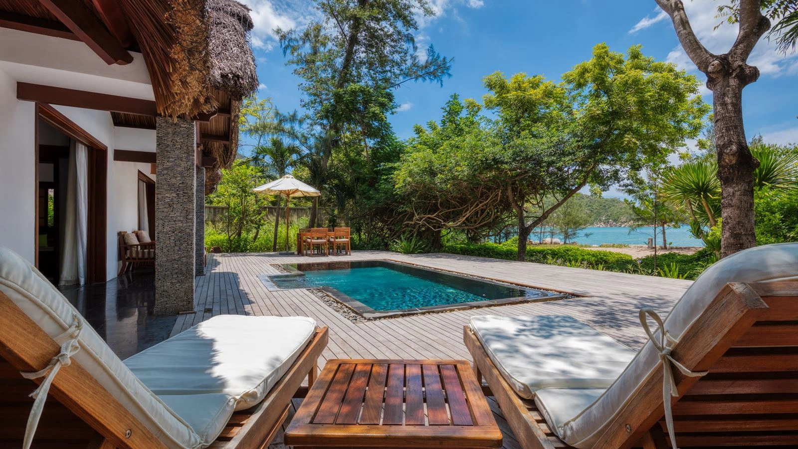 rooms-beach-pool-villa-two-bedrooms