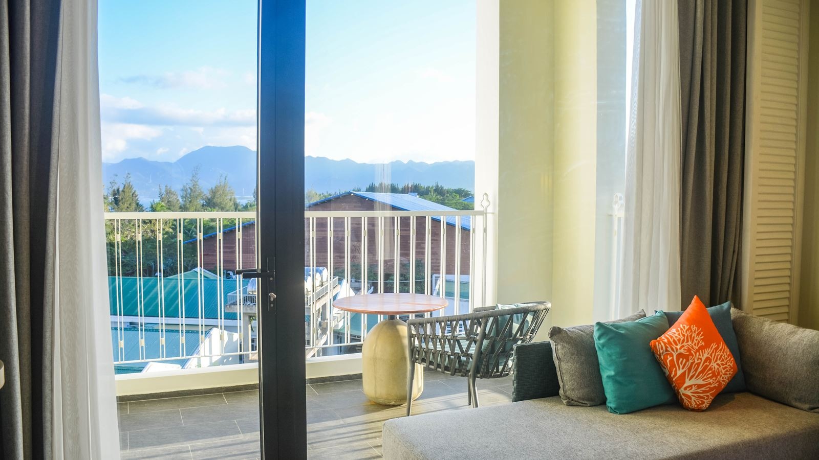 rooms-premier-garden-view