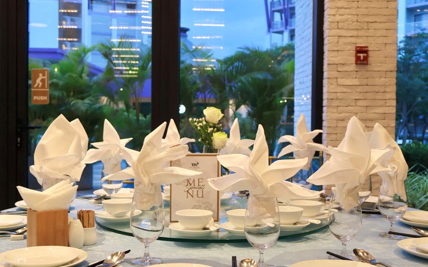 restaurants-restaurant