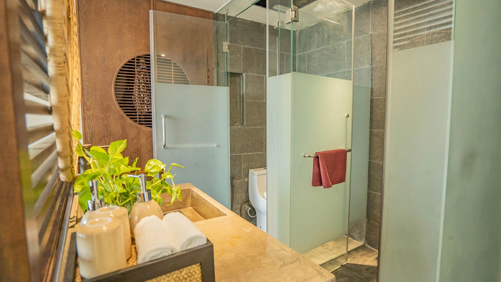 rooms-signature-tropical-with-balcony-no-extra-bed