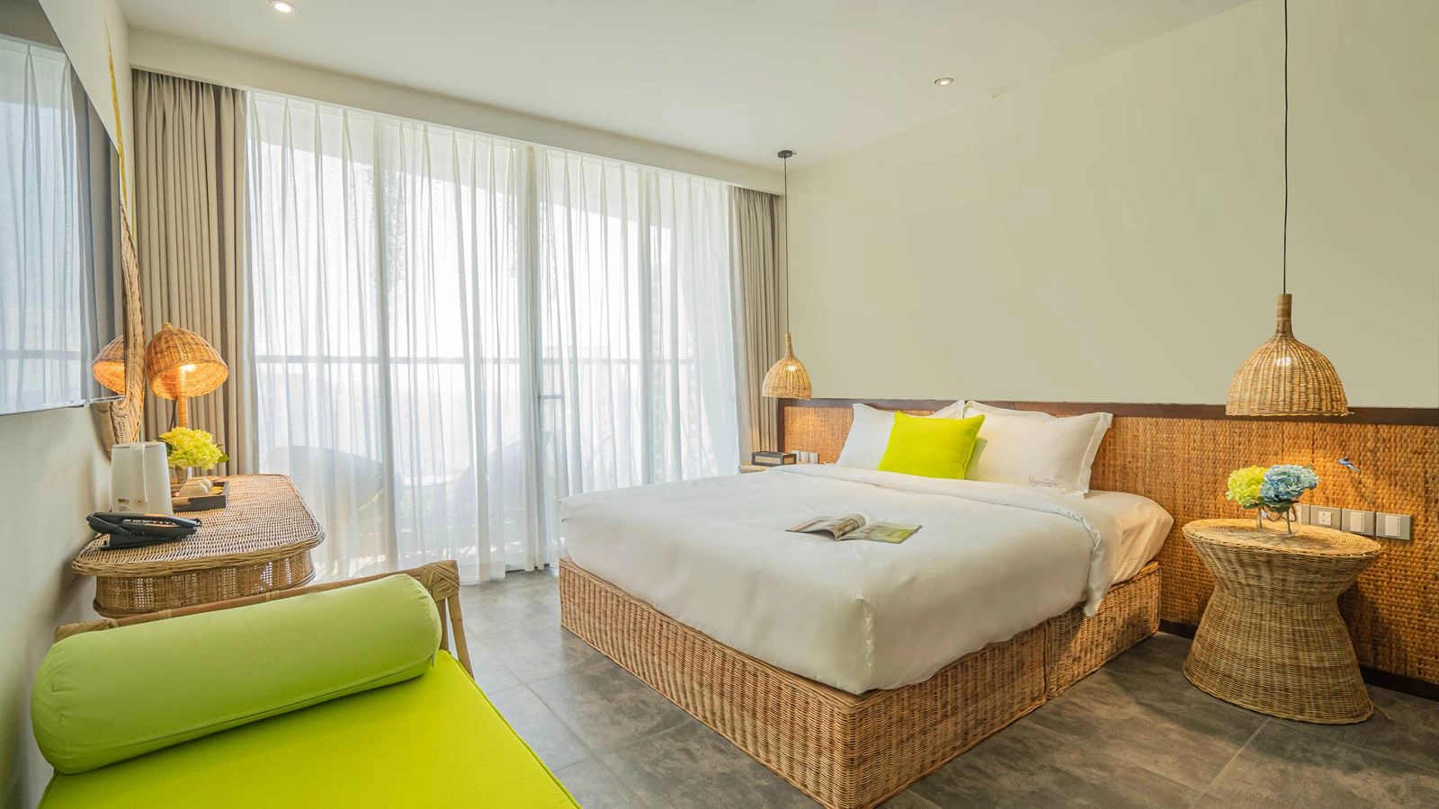 rooms-signature-essential-partial-sea-view-with-balcony-no-extra-bed