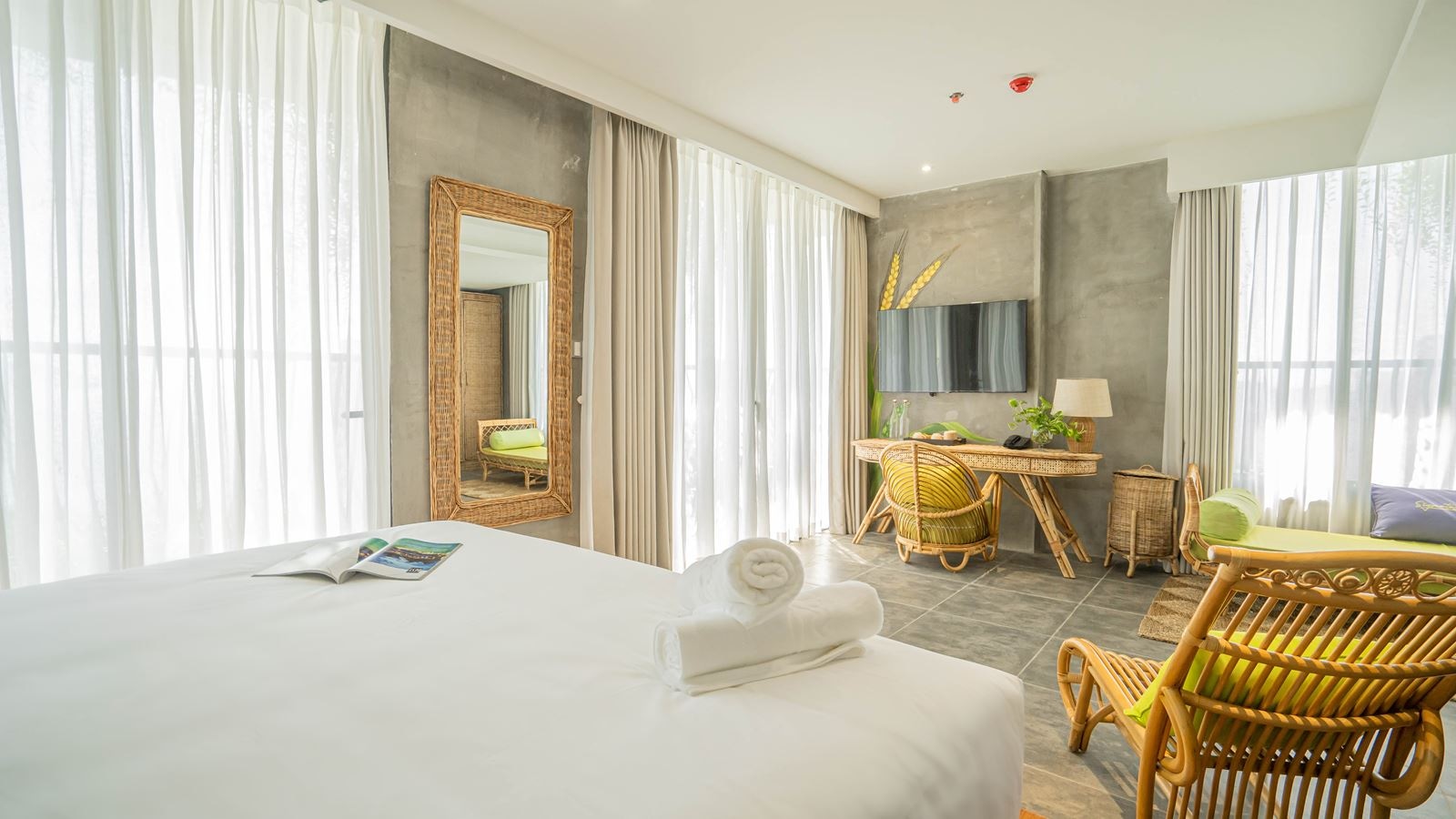 rooms-signature-bliss-seaview-with-balcony