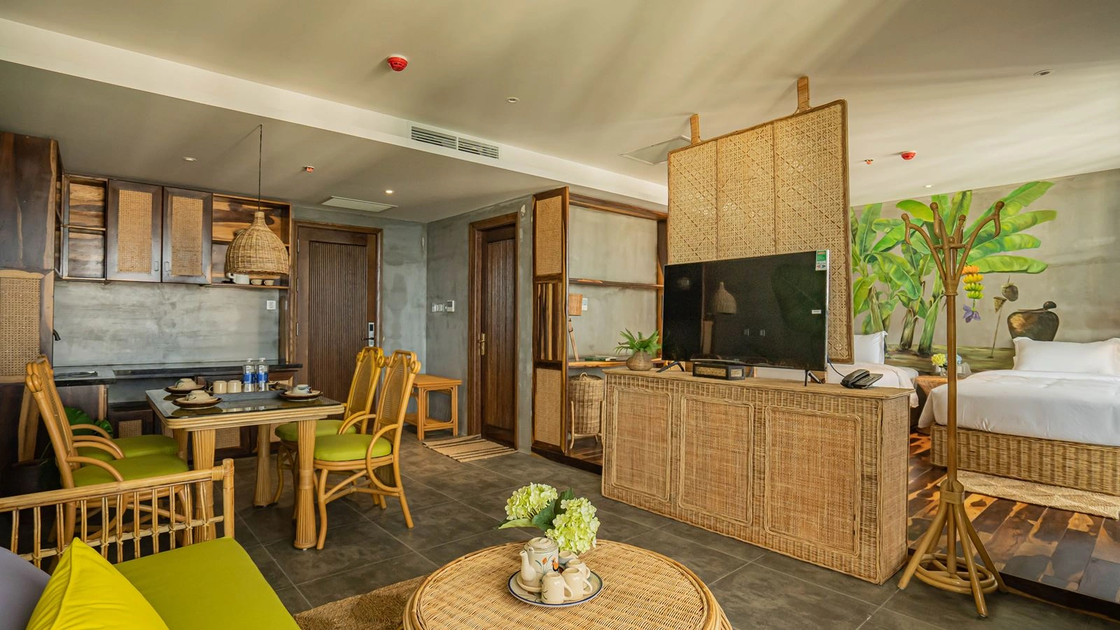 rooms-banana-oasis-with-balcony