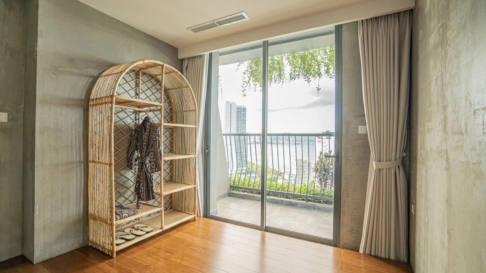 rooms-wind-sunflower-breeze-3-bedrooms-with-balcony