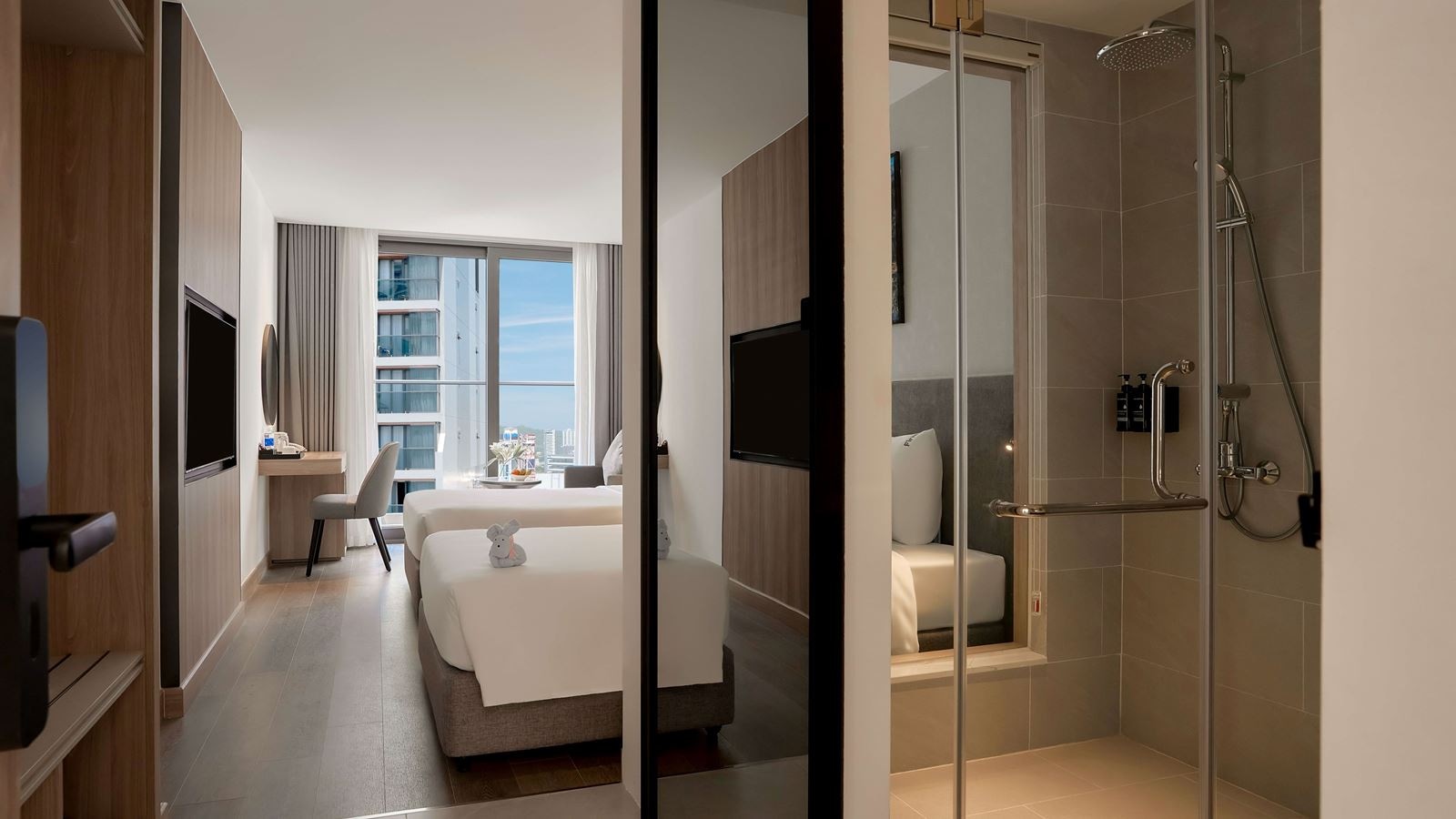 rooms-deluxe-city-view-with-balcony-no-extra-bed