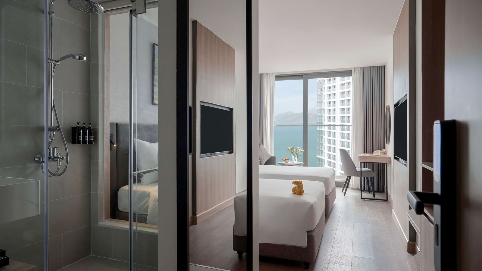 rooms-premier-sea-view-with-balcony-no-extra-bed