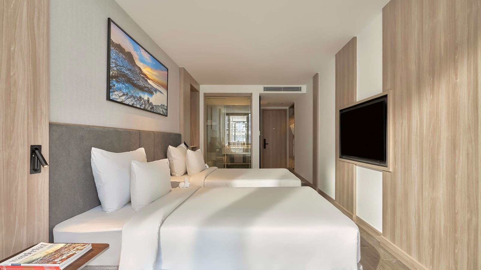 rooms-senior-deluxe-city-view-with-balcony-child-without-extra-bed