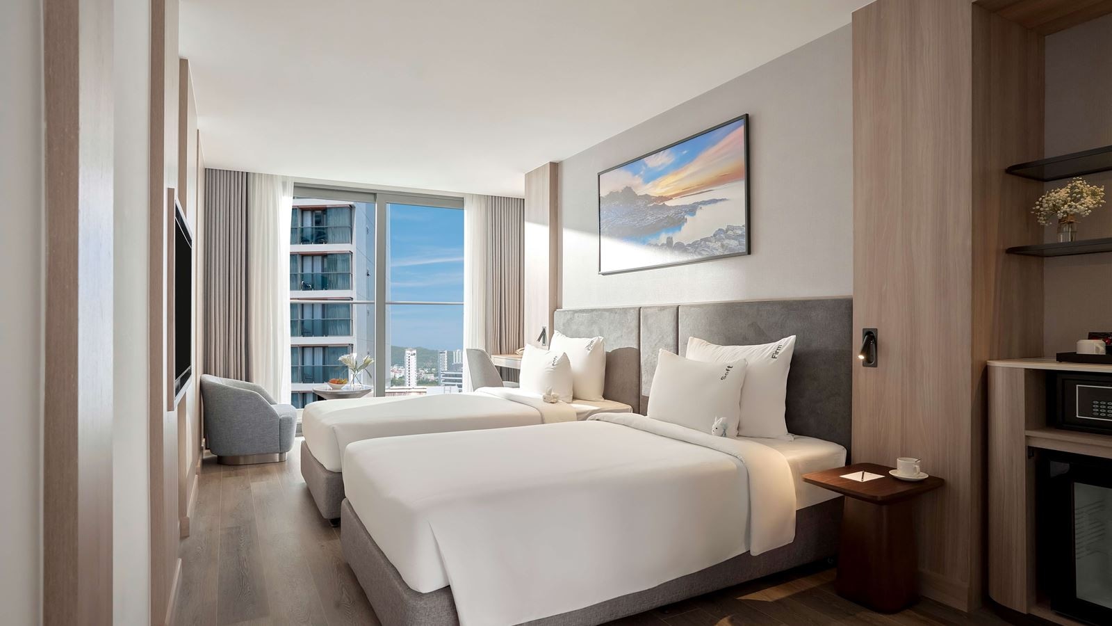 rooms-senior-deluxe-city-view-with-balcony-child-without-extra-bed