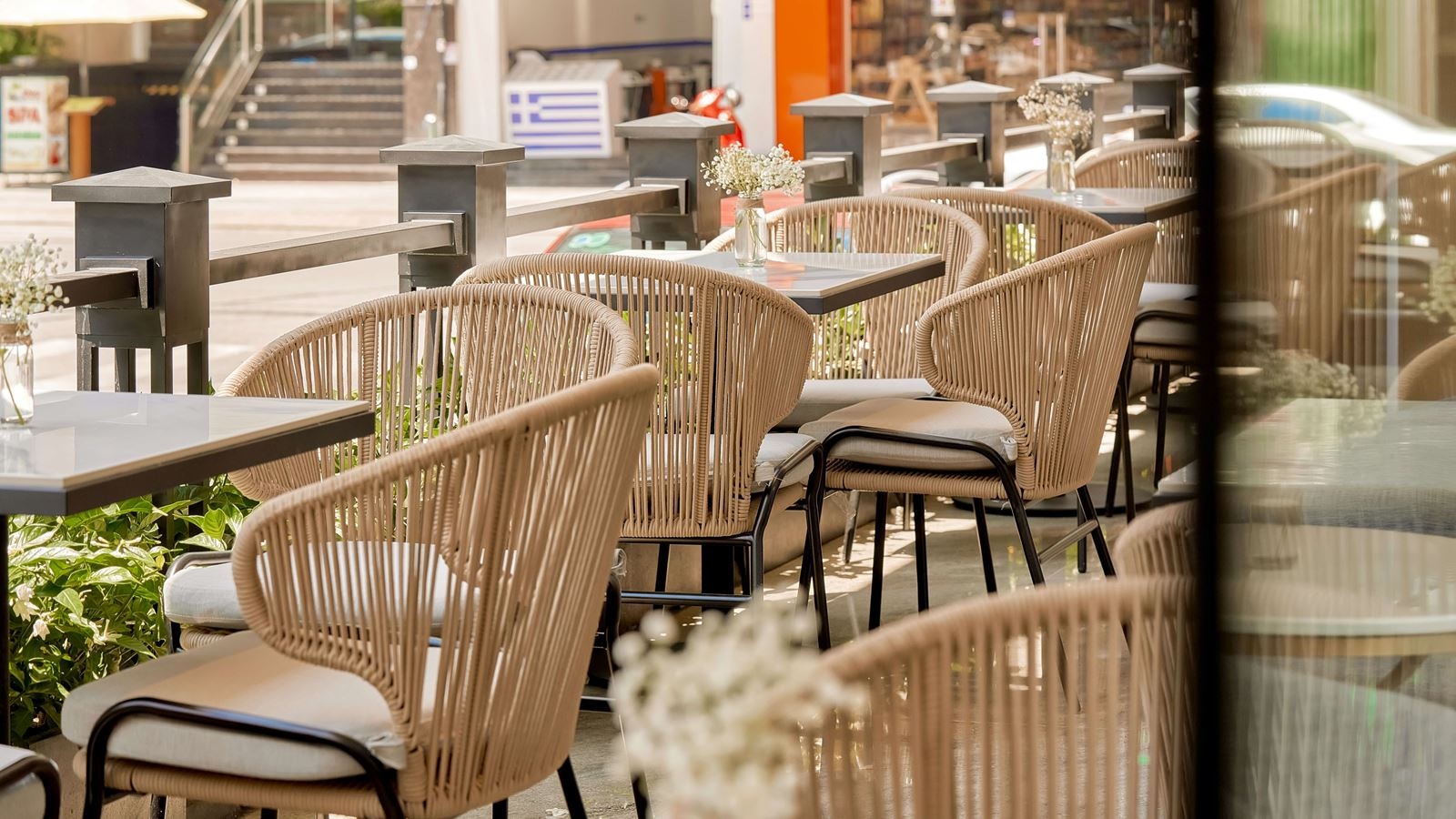 restaurants-may-lounge