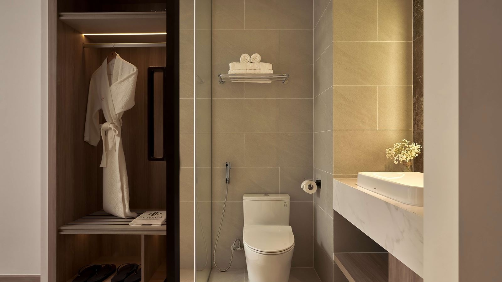 rooms-deluxe-city-view-with-balcony-no-extra-bed