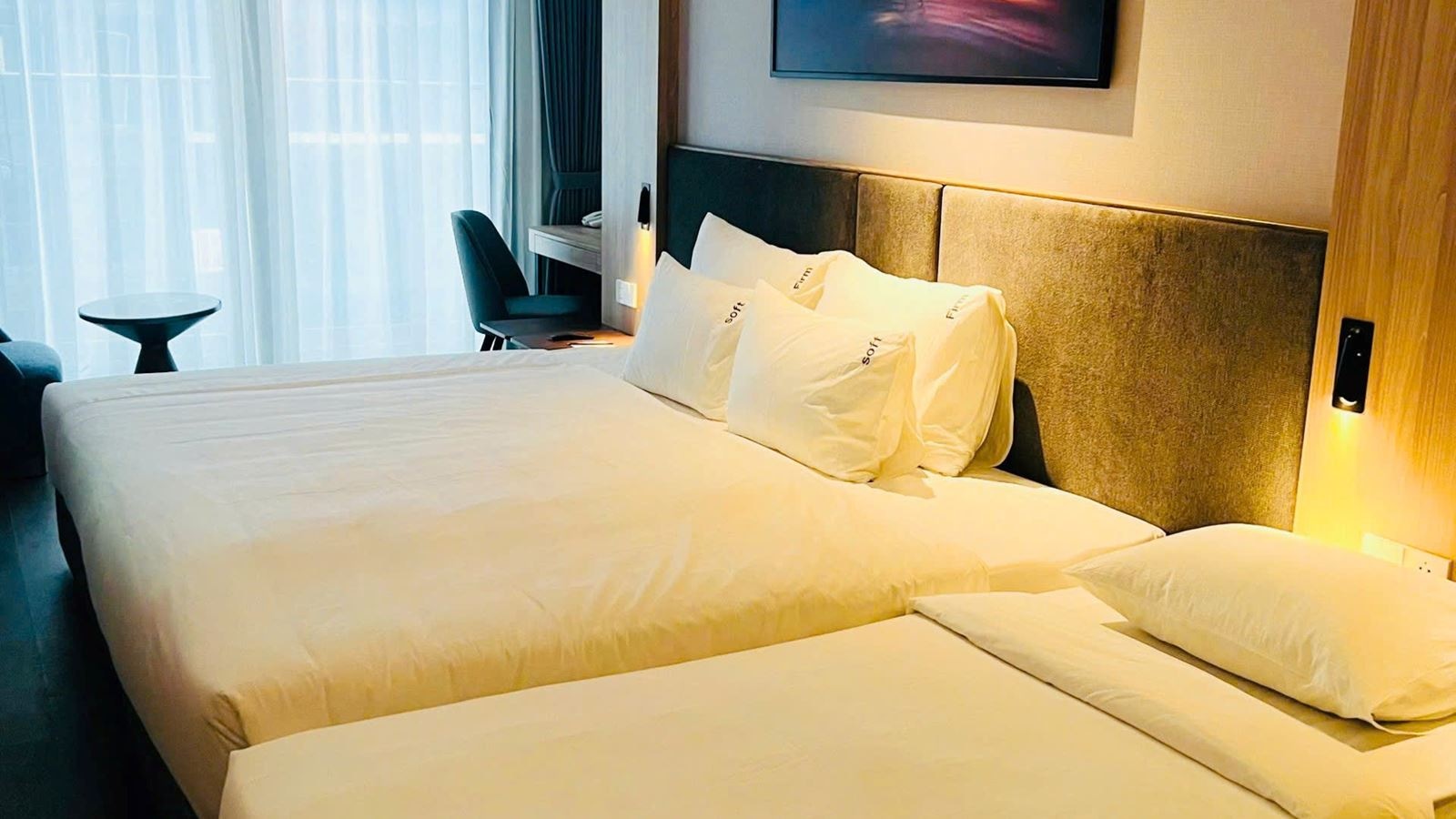 rooms-senior-deluxe-city-view-with-balcony