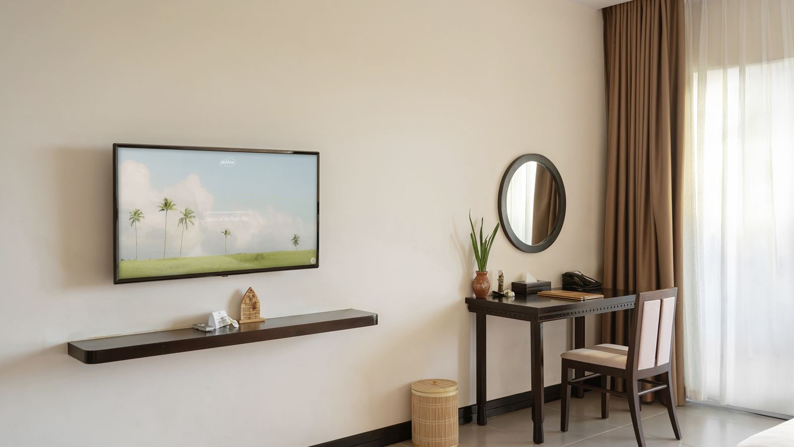 rooms-deluxe-garden-view-balcony