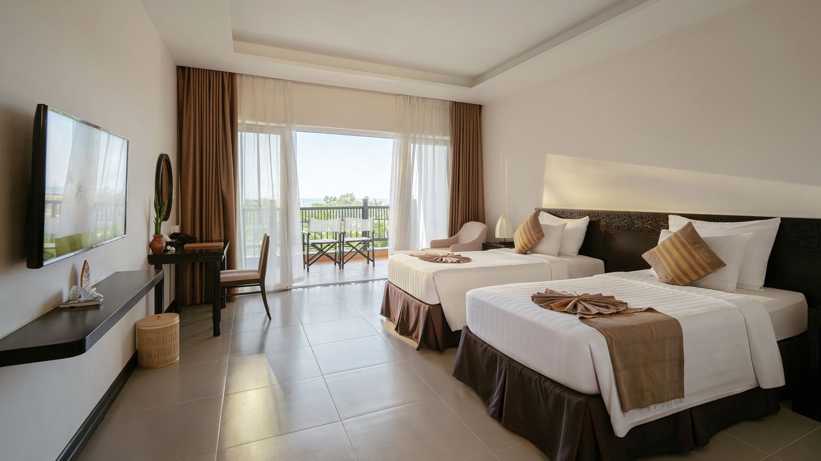 rooms-deluxe-garden-view-balcony