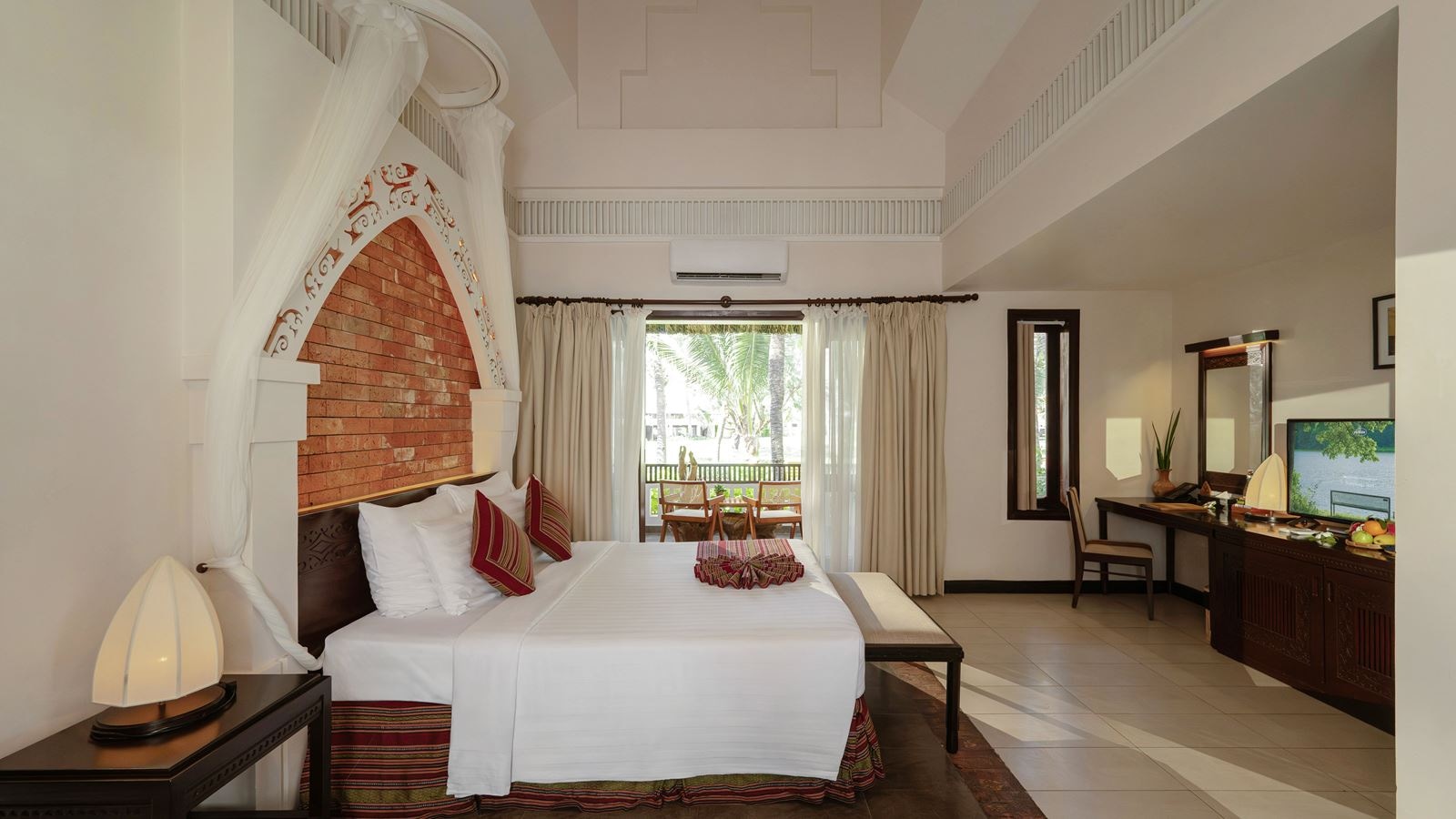 rooms-bungalow-garden-view-balcony