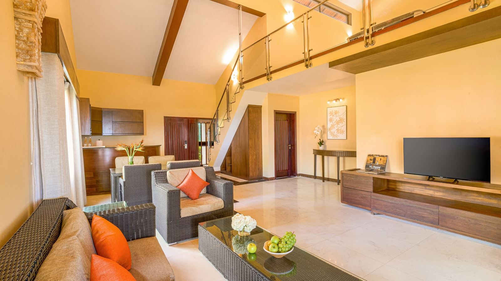 rooms-famiana-executive-suite-terrace-family