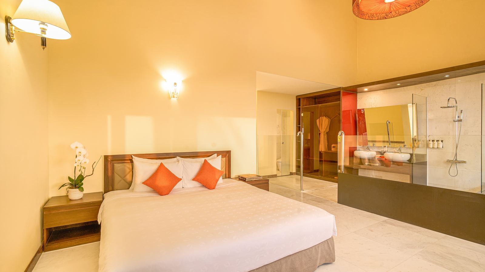 rooms-famiana-executive-suite-terrace-family