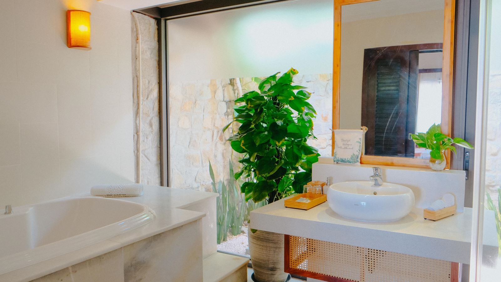 rooms-beachfront-bungalow