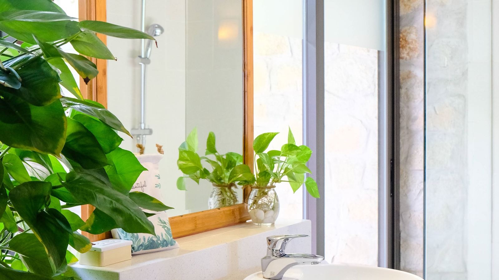 rooms-beachfront-bungalow