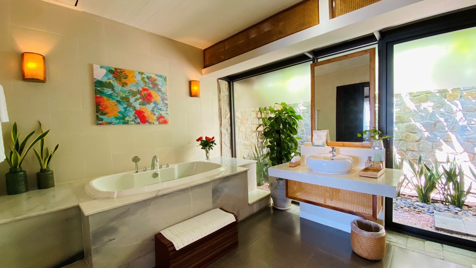 rooms-beachfront-bungalow