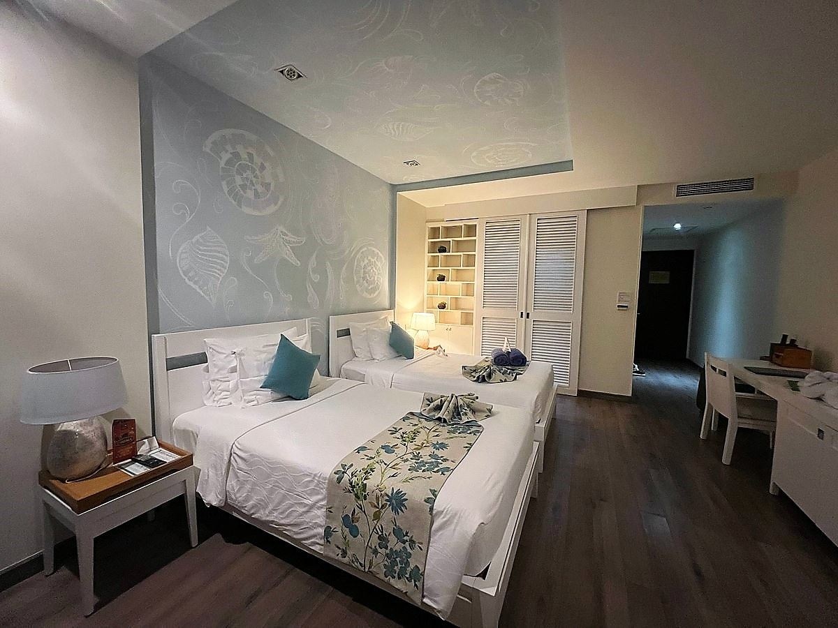 rooms-azul-pool-view