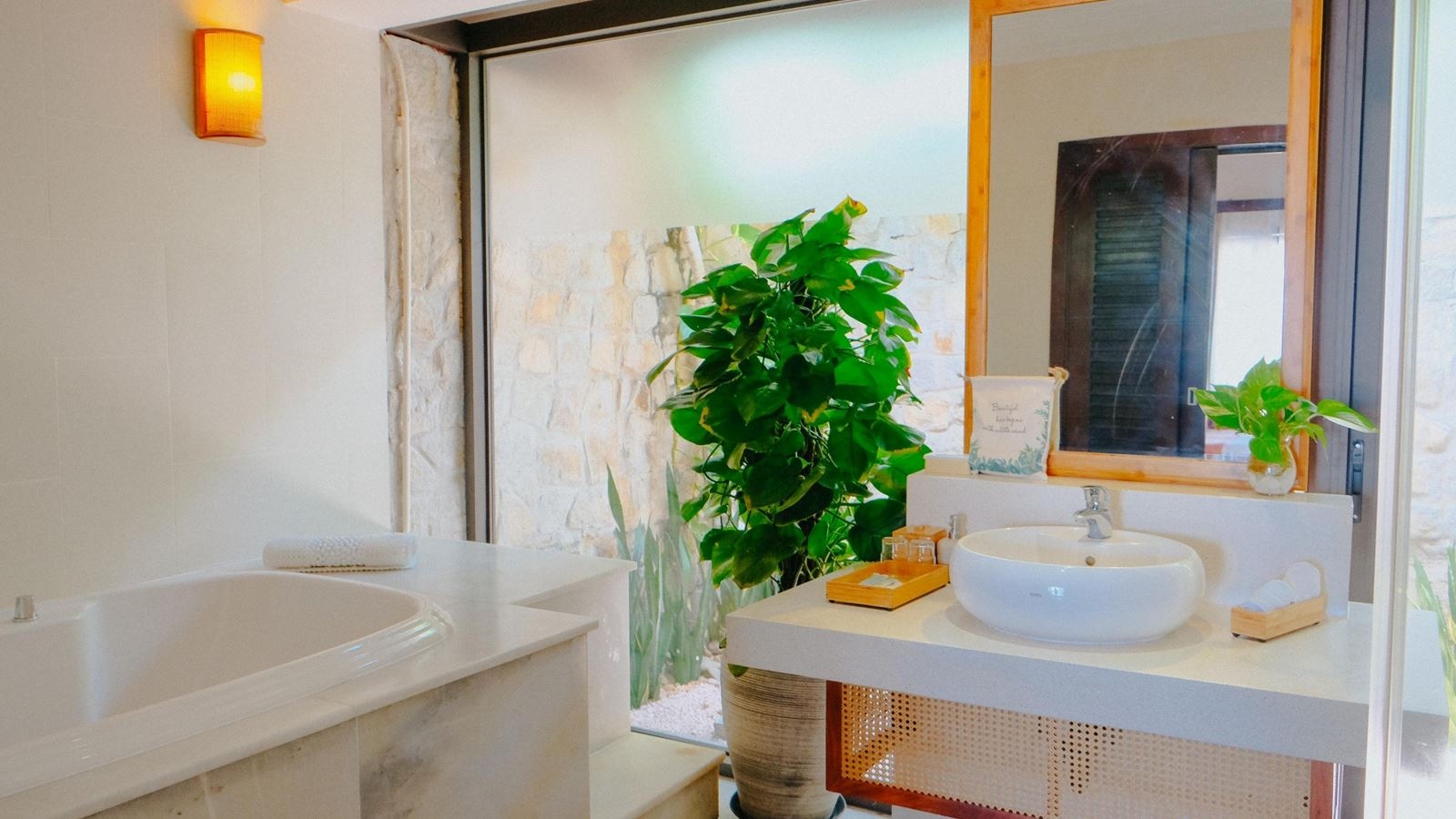 rooms-beachfront-bungalow-child-without-extra-bed