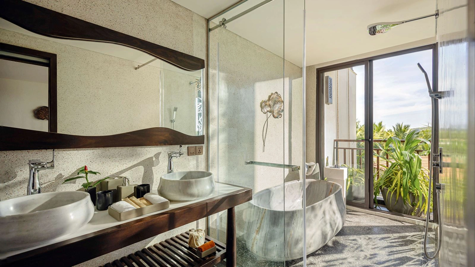 rooms-deluxe-gardenview-with-children-themed-room