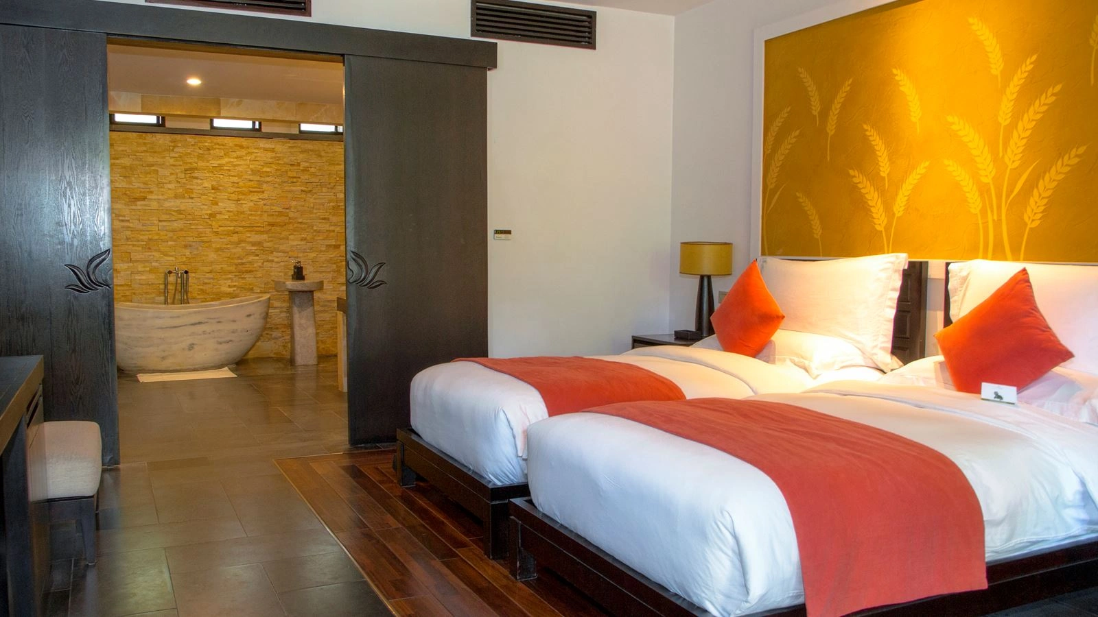 rooms-deluxe-villa-gardenview