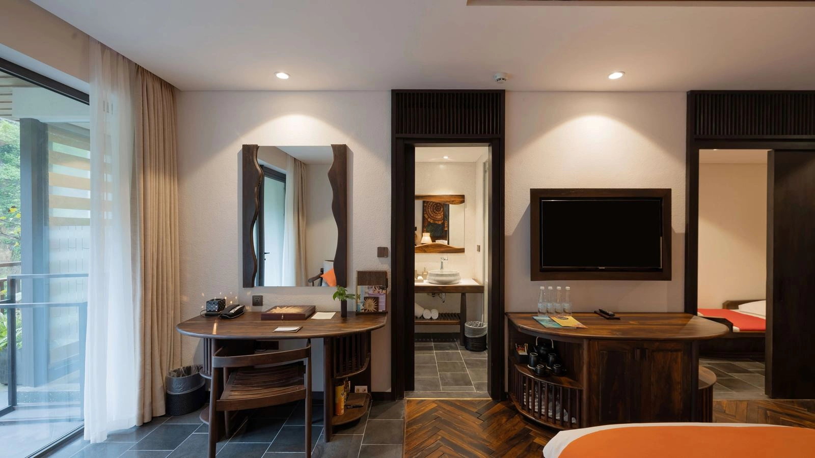 rooms-deluxe-mountainview-with-children-themed-room