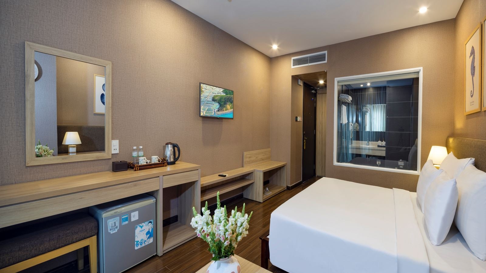 rooms-room-deluxe-sea-view-with-balcony