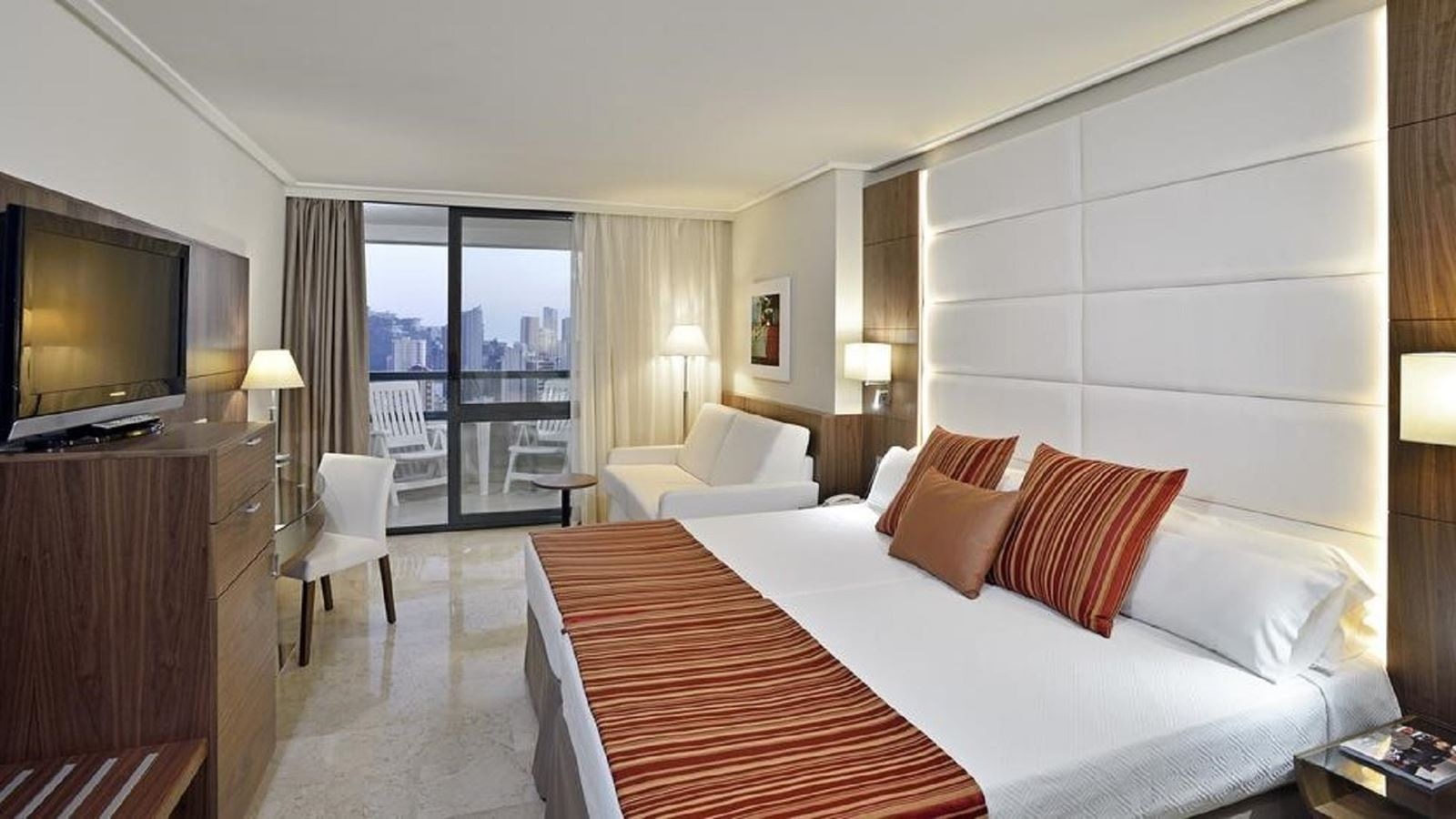 rooms-double-superior-the-level-room-balcony-or-terrace