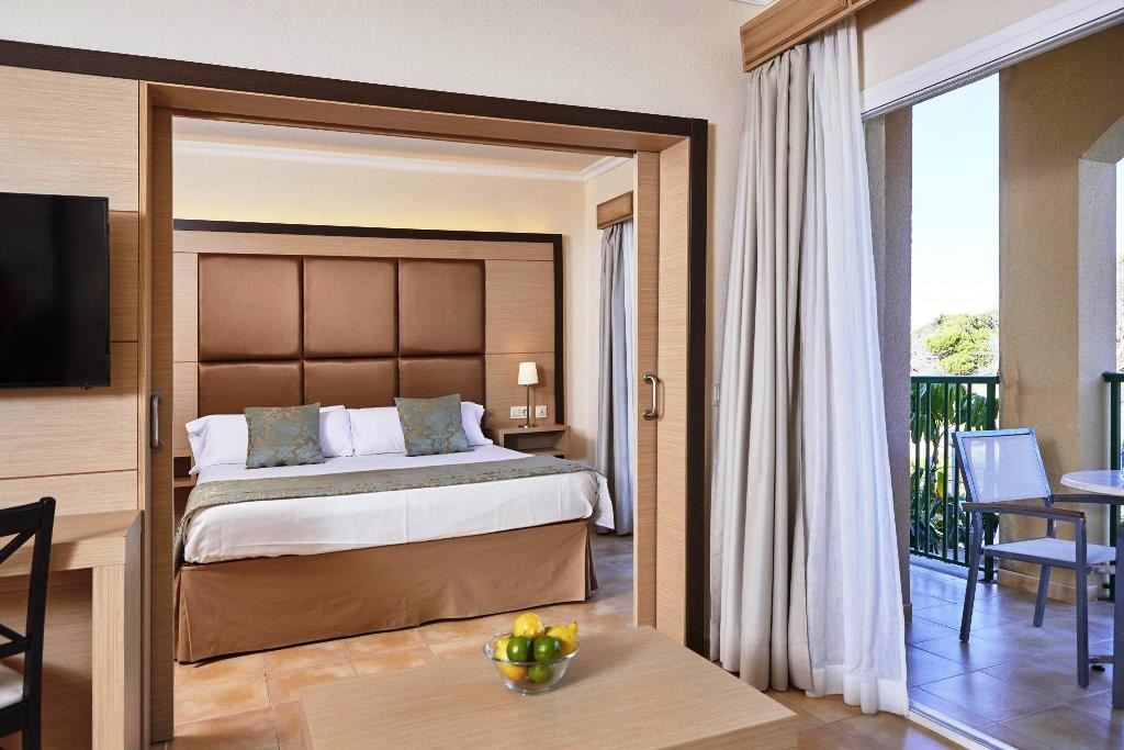 rooms-apartment-premium-pool-view