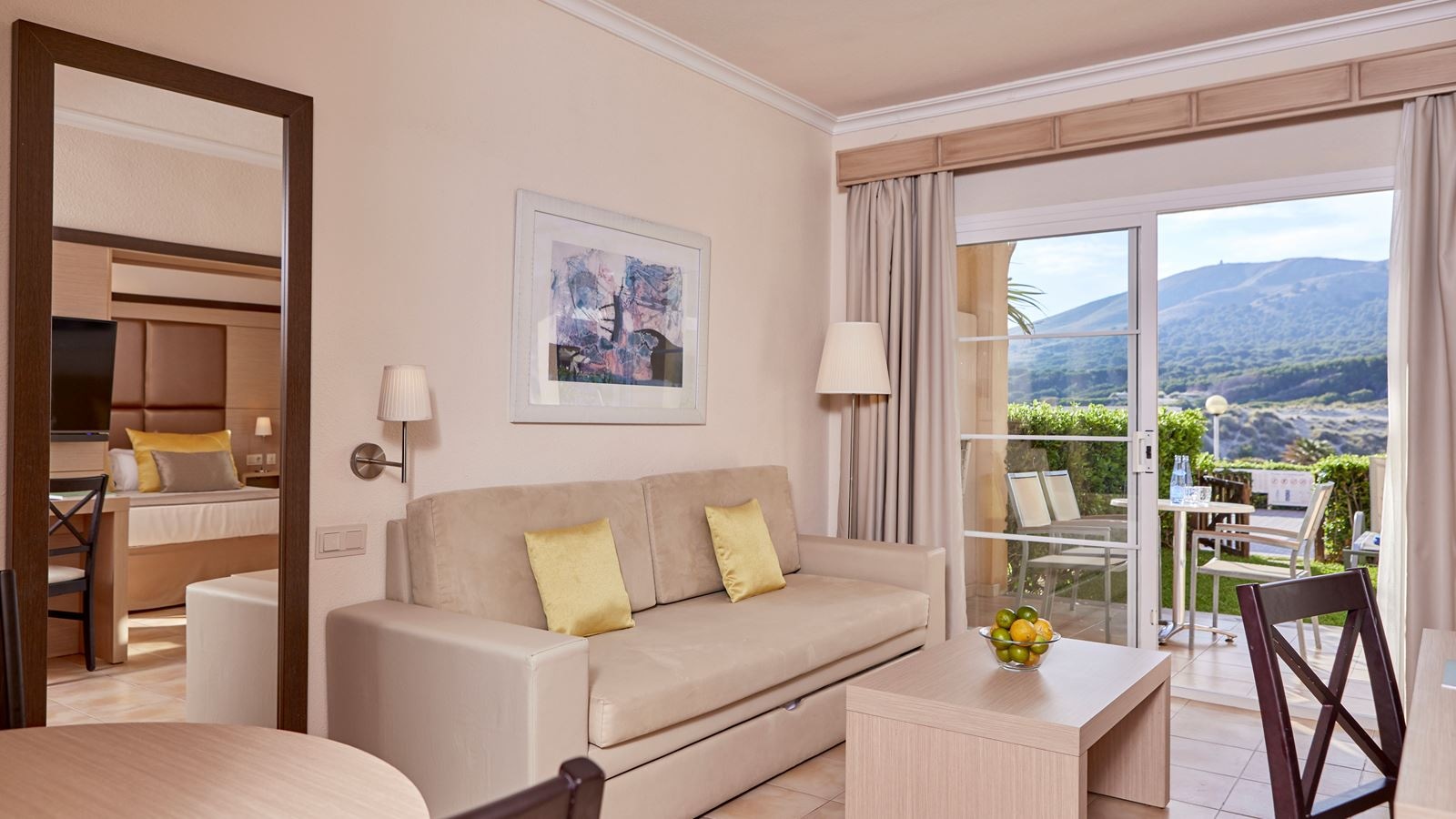 rooms-one-bedroom-swim-up-suite