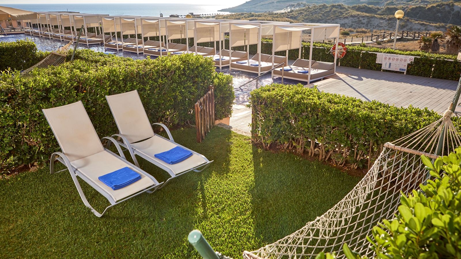 rooms-one-bedroom-swim-up-suite