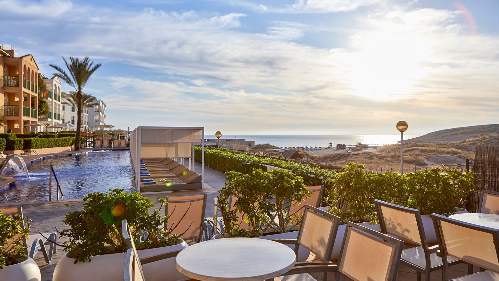 bars-las-dunas-pool-bar